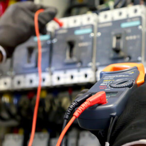 Projeto e construção de instalações elétricas industriais, comerciais e prediais.